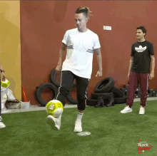 Catching Soccer Tricks GIF - Catching Soccer Tricks Football GIFs