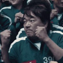 a man with the number 39 on his shirt