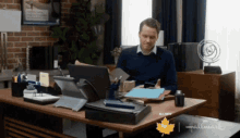 Dating The Delaneys Paul Campbell GIF - Dating The Delaneys Paul Campbell Paranoid Phone GIFs