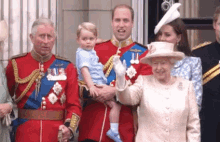Queen Elizabeth GIF - Queen Elizabeth Royal Family Wave GIFs