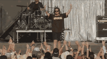 Middle Finger Hardy GIF - Middle Finger Hardy Stagecoach GIFs