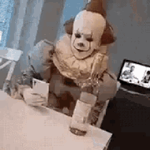 Drinking Pennywise GIF - Drinking Pennywise Clown GIFs
