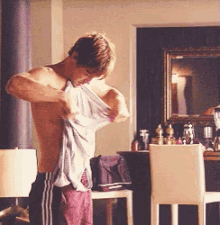 When I Put My Shirt On GIF - Chace Crawford Nate Archibald Gossip Girl GIFs