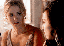 Marvel Runaways Lesbian Look GIF - Marvel Runaways Lesbian Look Karolina Dean GIFs
