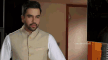 Breaking Junaid Khan GIF - Breaking Junaid Khan Hira Mani GIFs