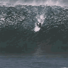 Surfista Caindo Flamboiar GIF - Surfista Caindo Flamboiar Engolido Pela Onda GIFs