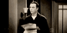 Sheldon Throw GIF - Sheldon Throw Paper GIFs