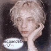 a close up of a person 's face with a speech bubble that says nettspendsito
