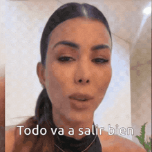 a woman says " todo va a salir bien " in a video