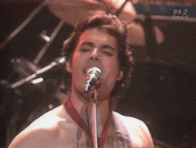 Freddie Mercury Singing GIF - Freddie Mercury Singing Queen GIFs