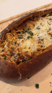 Spaghetti Bread Boat Pasta GIF - Spaghetti Bread Boat Pasta Food GIFs