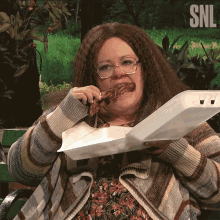 Messy Eating Melissa Mccarthy GIF - Messy Eating Melissa Mccarthy Saturday Night Live GIFs