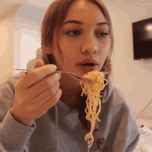 Eating Spaghetti GIF - Eating Spaghetti Halia Beamer GIFs