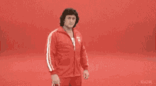 a man in a red jacket says me cago en tu puta madre in a speech bubble ..