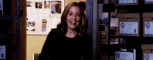 Gillian Anderson Scully GIF - Gillian Anderson Scully Waving GIFs
