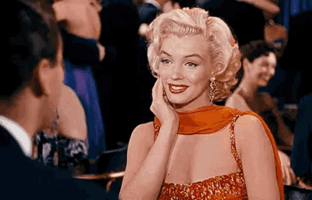 Looks Great Marilyn Monroe GIF Looks Great Marilyn Monroe Eyebrow Raise Discover Share GIFs