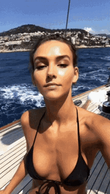 Rachel Cook Bikini GIF - Rachel Cook Bikini Boat GIFs