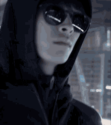 Model Oakley Latch GIF - Model Oakley Latch Oakley - Discover & Share GIFs