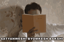 Satyanweshi Satyaweshi Byomkesh Bakshi GIF - Satyanweshi Satyaweshi Byomkesh Bakshi Hiding GIFs