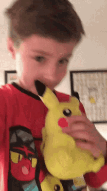 Pikachu Hug GIF - Pikachu Hug Smiling GIFs