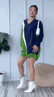 Showing Off Outfit Cina GIF - Showing Off Outfit Cina Modeling Clothes GIFs