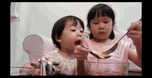 เรนนี่ Eating GIF - เรนนี่ Eating Sisters GIFs