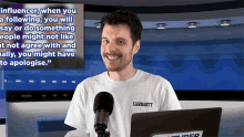 Chuckle Benedict Townsend GIF - Chuckle Benedict Townsend Youtuber News GIFs