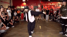 Wave Dance Moves GIF - Wave Dance Moves Spotlight GIFs