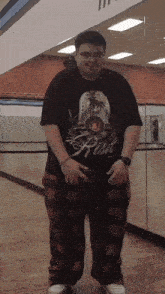 a man is wearing a shirt that says rish on it