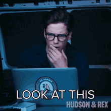 Look At This Jesse Mills GIF - Look At This Jesse Mills Hudson And Rex GIFs