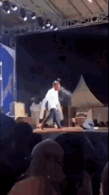denji chainsaw man falls falling falls of stage