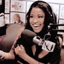 Nicki Minaj Laugh GIF - Nicki Minaj Laugh Lol GIFs