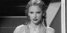 taylor swift flying kiss love you