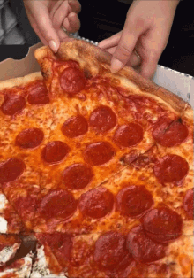 Pizza Pepperoni Pizza GIF - Pizza Pepperoni Pizza Big Slice GIFs