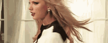 Hair Flip GIF - Taylor Swift Hair Flip Spin GIFs