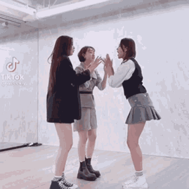 Huekapop 2002 GIF - Huekapop 2002 Weeekly GIFs