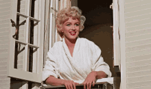 Marilyn Monroe Good Morning GIF - Marilyn Monroe Good Morning Waving GIFs