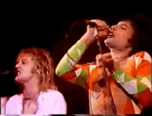 Freddie Mercury Roger Taylor GIF - Freddie Mercury Roger Taylor GIFs