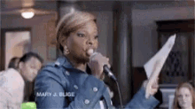 Jogando Papel Pra Cima Mary J Blige GIF - Jogando Papel Pra Cima Mary J Blige Throw Paper GIFs