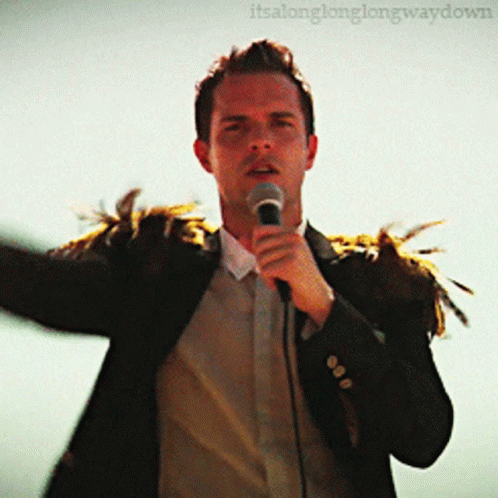 The killers just another girl. Brandon Flowers с женой. Brandon Flowers сейчас. Брэндон Флауэрс с женой. Брэндон Флауэрс переехал в штат Юта.