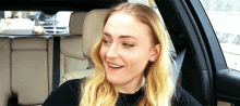 Kiss Holding Hands GIF - Kiss Holding Hands Sophie Turner GIFs