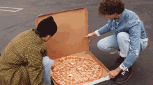 Pizza Moby Rich GIF - Pizza Moby Rich Friends GIFs