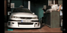 a car with a license plate that says 2001zy 13