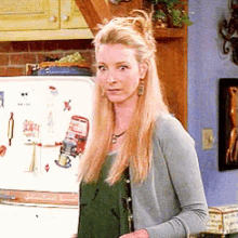What Wut GIF - What Wut Phoebe GIFs