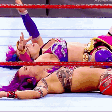 Sasha Banks Laying Down GIF - Sasha Banks Laying Down Asuka GIFs