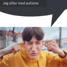 a man in a yellow hoodie is covering his ears with his hands and a speech bubble says jeg sliter med autisme