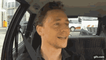 Tom Hiddleston Sing GIF - Tom Hiddleston Sing Chante GIFs