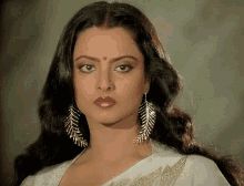 Rekha Bollywood GIF - Rekha Bollywood शर्मिंदा GIFs