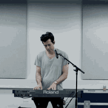 Playing The Piano Mark Ronson GIF - Playing The Piano Mark Ronson How To Be Mark Ronson GIFs