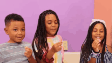 Eat Together Ami Dunni Mcclure GIF - Eat Together Ami Dunni Mcclure Ava Mcclure GIFs